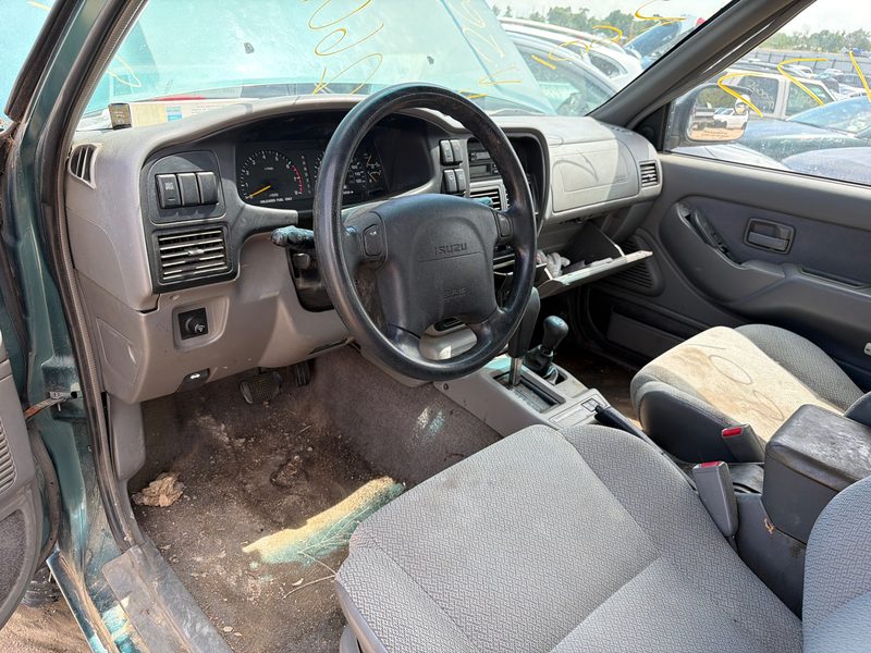 1995 Isuzu Rodeo Rear Knuckle/Stub Axle RH
