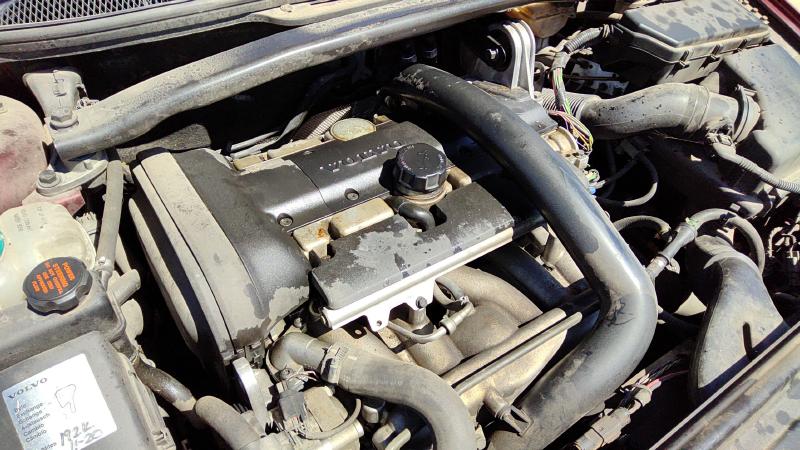 2000-2004 Volvo 70 Series Cylinder Head