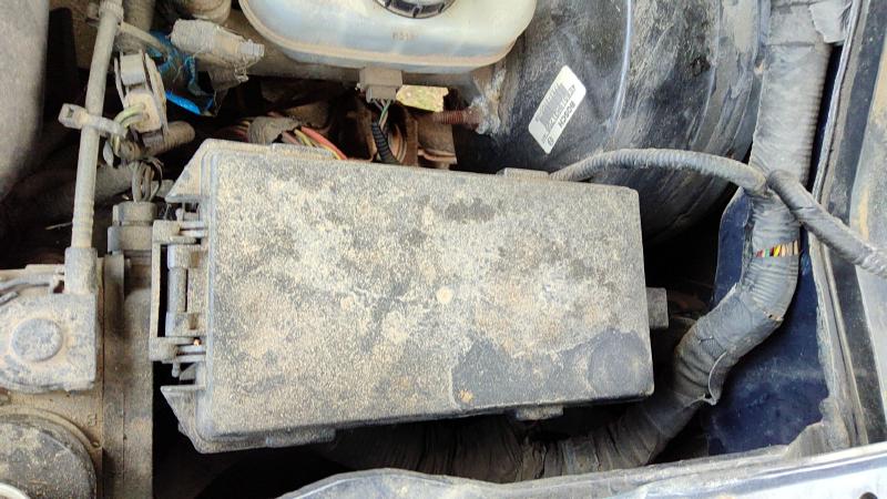 1999 Ford Pickup F150 Series Engine Fuse Box