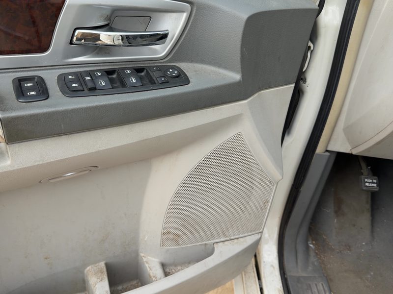 2010 Chrysler Town & Country Front Door Trim Panel LH