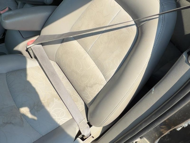 2005 Saturn Vue Front Seat Belt LH