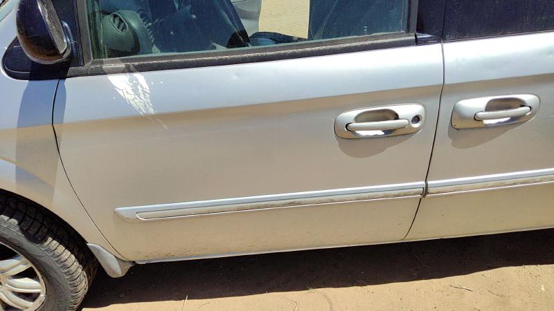 2004-2007 Chrysler Town & Country Front Door LH