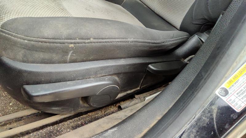 2011 Chevrolet Cruze Seat Track