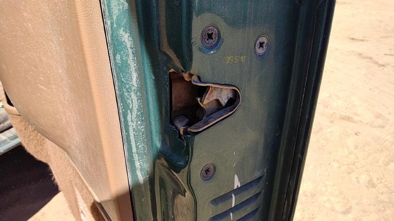 1988 Ford Pickup F150 Series Front Door Latch RH