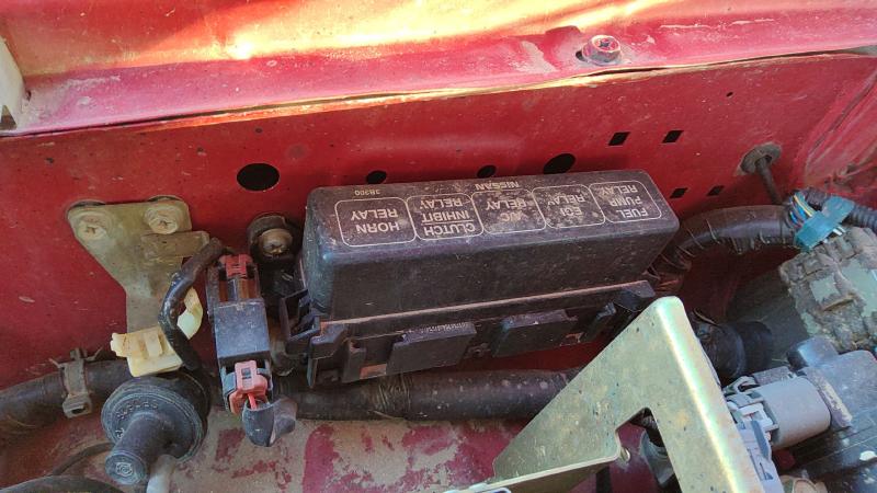 1997 Nissan Pickup Engine Fuse Box