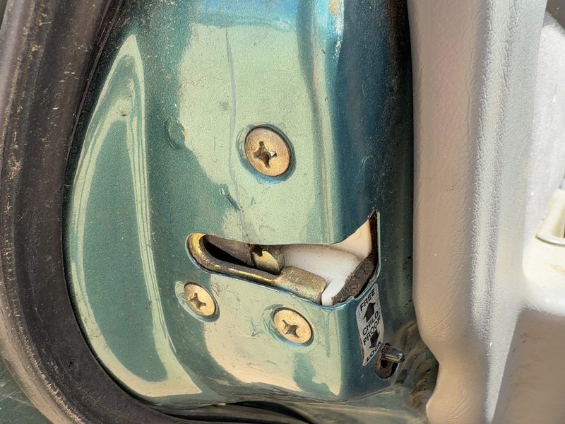 1995 Isuzu Rodeo Rear Door Latch LH