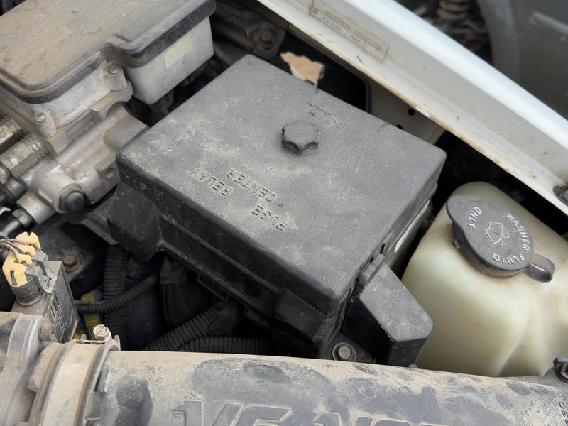 1998 Blazer S10/jimmy S15 Engine Fuse Box